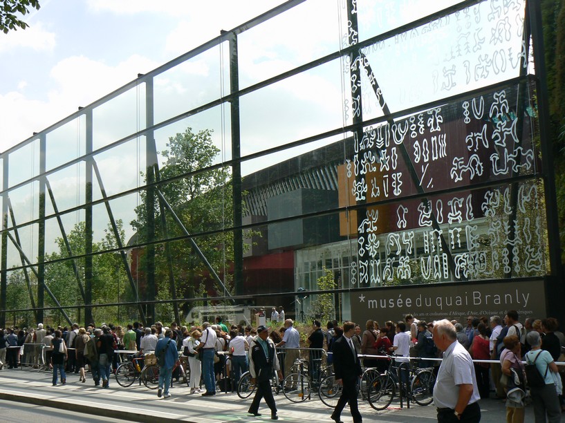 la foule: la foule pour entrer dans le musee quai branly 008